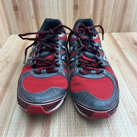 New Balance MT810v2 shoes Mens 8.5 red gray Trail Running sneakers USA MT81RW2 - Picture 5 of 9